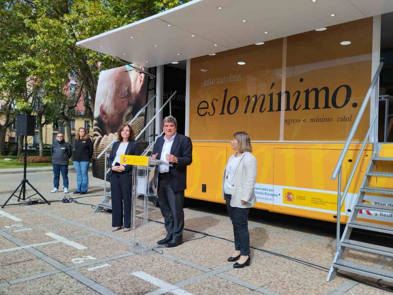 José Luis Escrivá, ministro de Seguridad Social, en la presentación del autobús del Ingreso Mínimo Vital (IMV). 