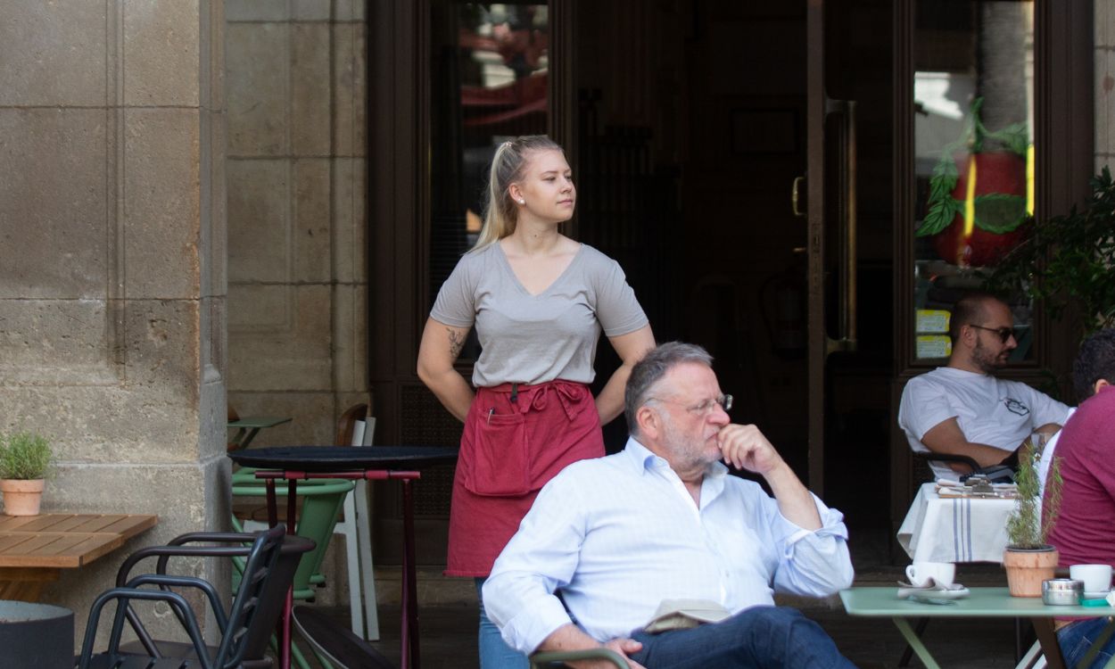 Una camarera de un bar, en Barcelona