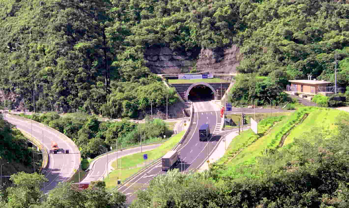 Autopista Bogotá Villavicencio mejorada por Indra