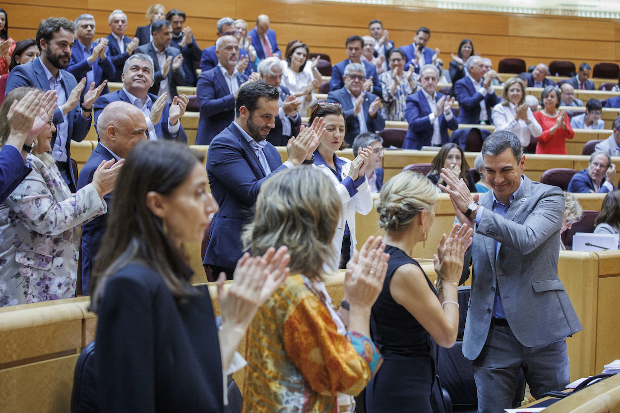 El presidente del Gobierno, Pedro Sánchez, es aplaudido en su segundo 'cara a cara' en el Senado. EP