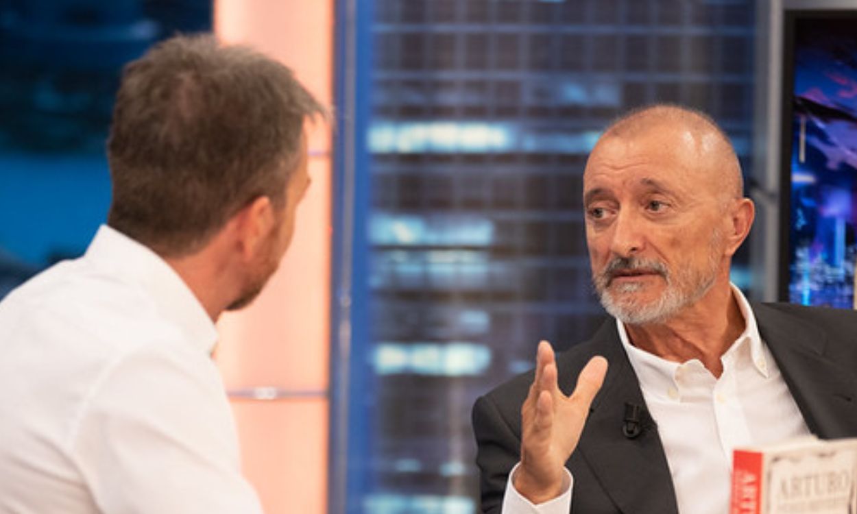 Arturo Pérez Reverte y Pablo Motos, en 'El Hormiguero'