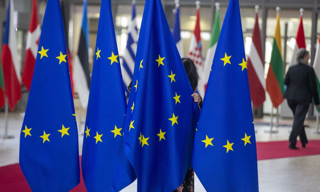 Imagen de archivo de las banderas de la UE y los Estados miembro. EP.