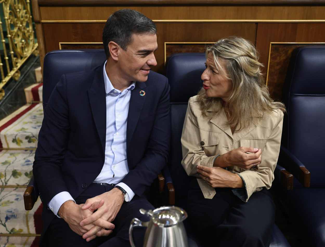 El presidente del Gobierno, Pedro Sánchez y la vicepresidenta segunda y ministra de Trabajo y Economía Social, Yolanda Díaz. EP.