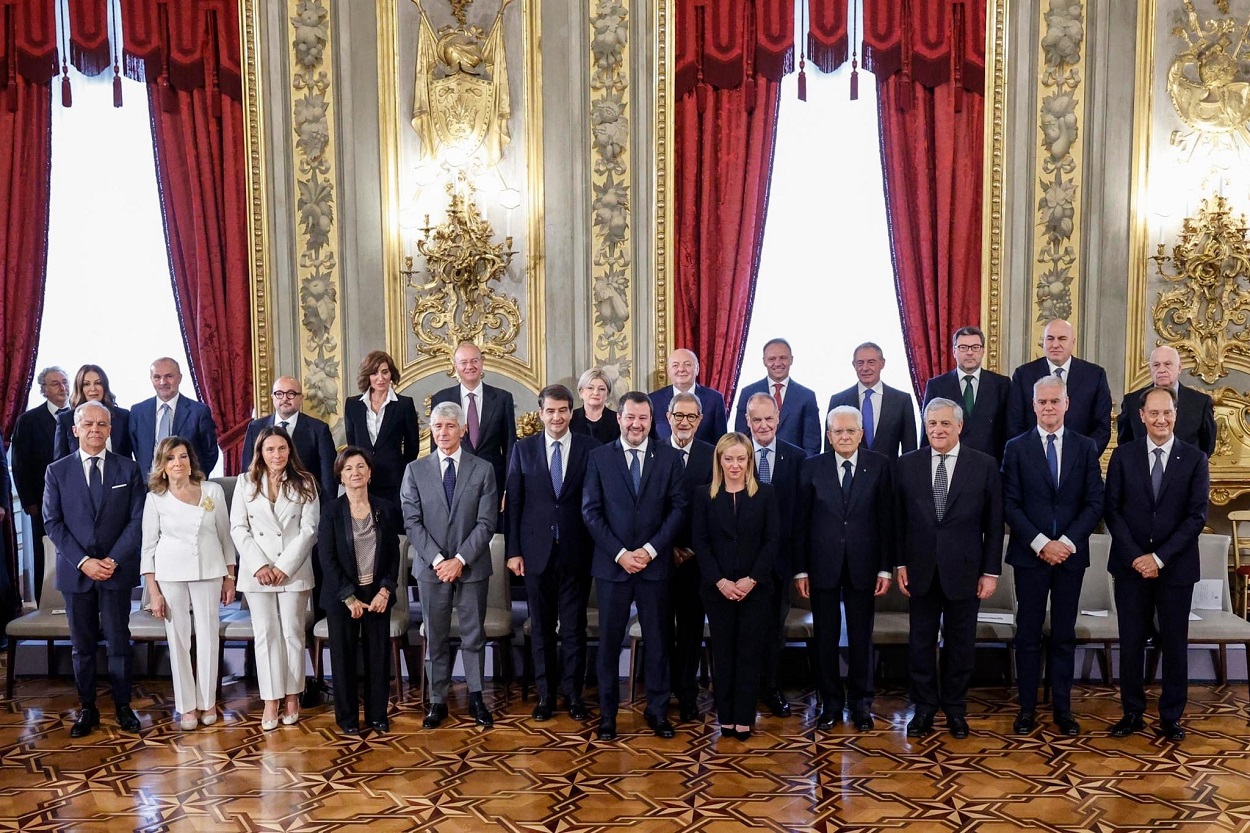 Foto de equipo del nuevo Gobierno de Italia, que encabeza Giorgia Meloni. Twitter.