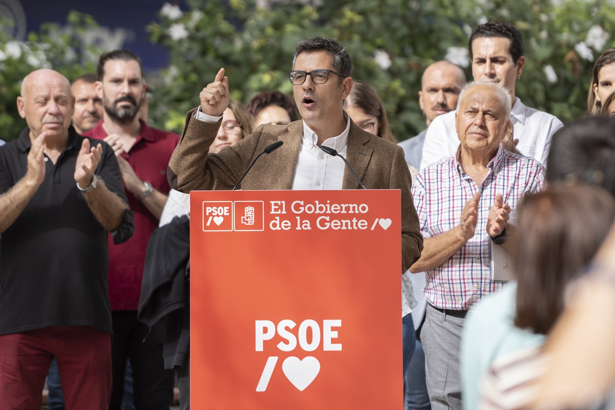 Félix Bolaños interviniendo en un acto del PSOE en Valencia. EP / Jorge Gil