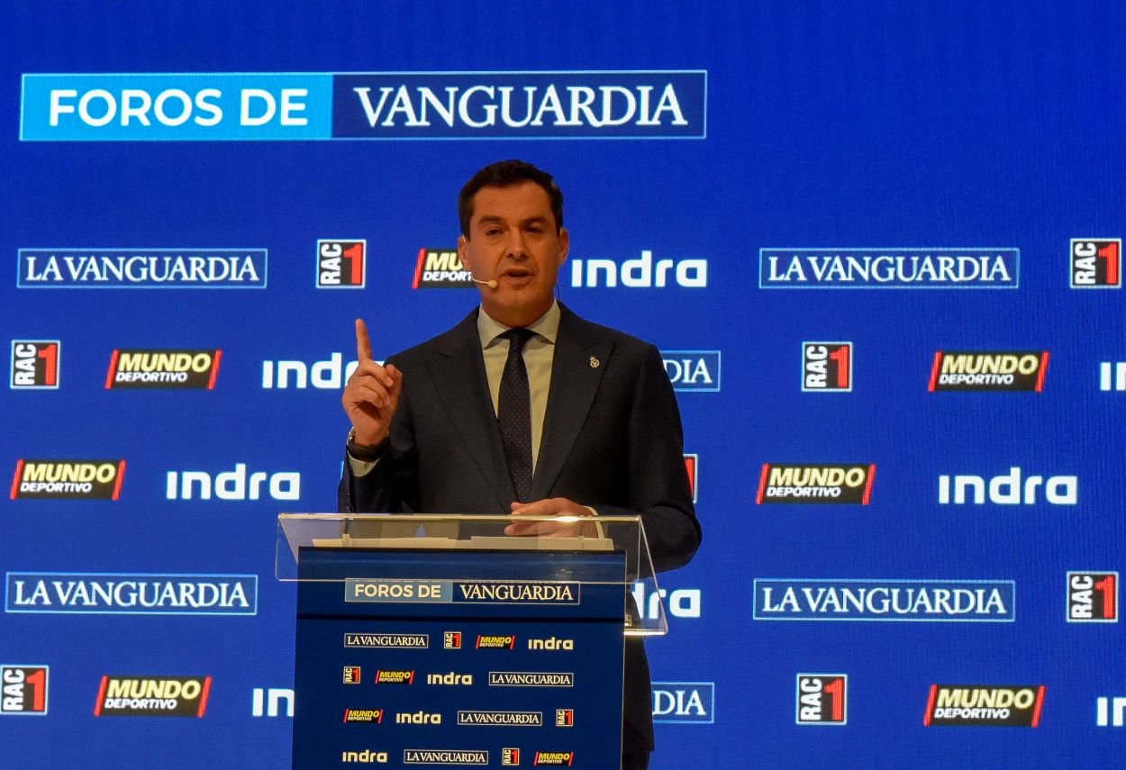El presidente Juan Manuel Moreno Bonilla, ayer en el foro 'Andalucía, un nuevo liderazgo' de La Vanguardia. DAVID OLLER/EP