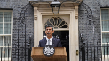 Rishi Sunak en su primera comparecencia en Downing Street tras ser nombrado primer ministro de Reino Unido. EP.