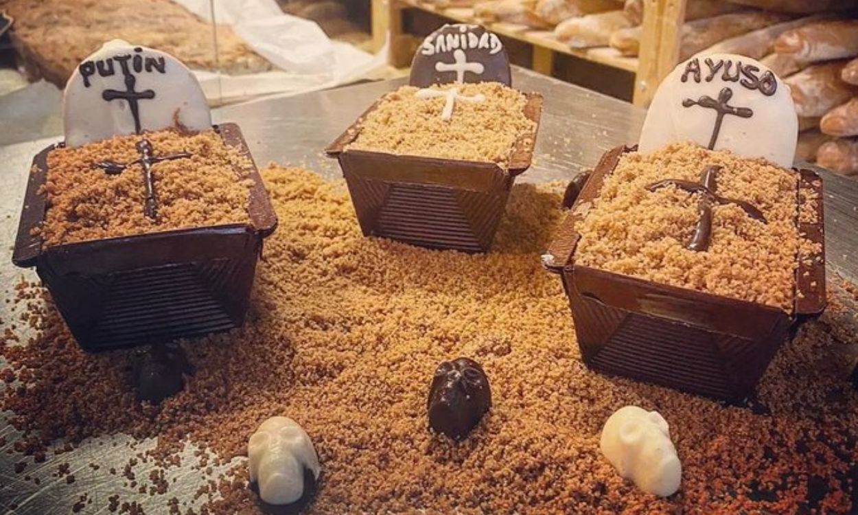 Brownies de Halloween y Ayuso en una panadería de Parla. Redes sociales.