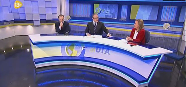 Carlos Cuesta, Alfredo Urdaci e Isabel Durán en el escecial debate de 13TV