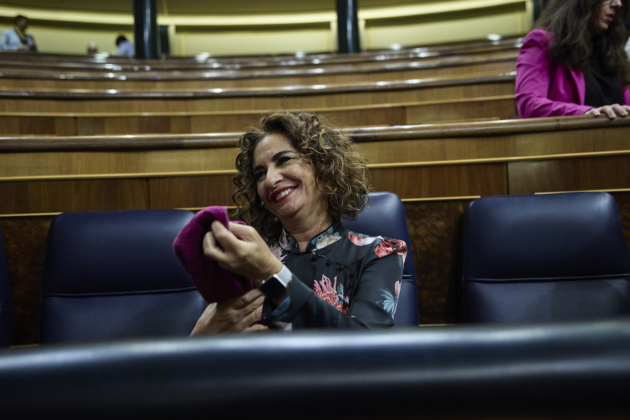La ministra de Hacienda, María Jesús Montero, durante una sesión plenaria en el Congreso de los Diputados