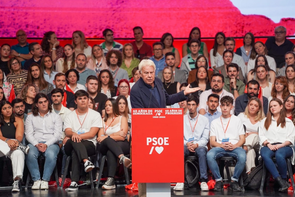 Felipe González en el acto del PSOE en Sevilla. EP