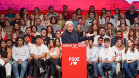 Felipe González en el acto del PSOE en Sevilla. EP