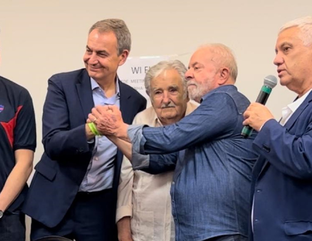 Zapatero felicita a Lula da Silva junto a Pepe Mujica una vez conocidos los resultados. EP