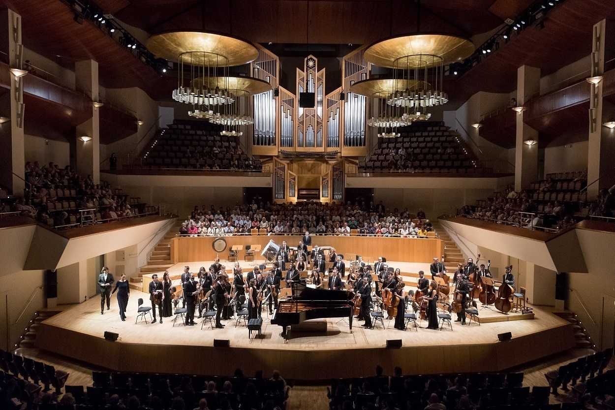 Una orquesta sinfónica en el Auditorio Nacional de Música de Madrid. EP.