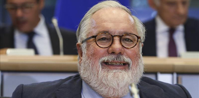 El PSOE pedirá explicaciones en Bruselas por los 'chanchullos' entre Cañete y Lamela