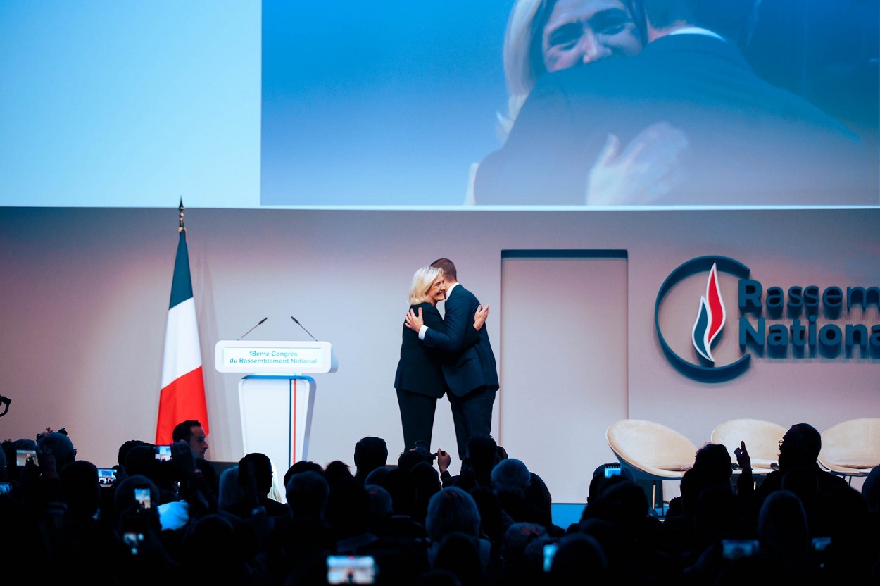 Jordan Bardella y Marine Le Pen, durante el XVIII congreso de la RN. Twitter.