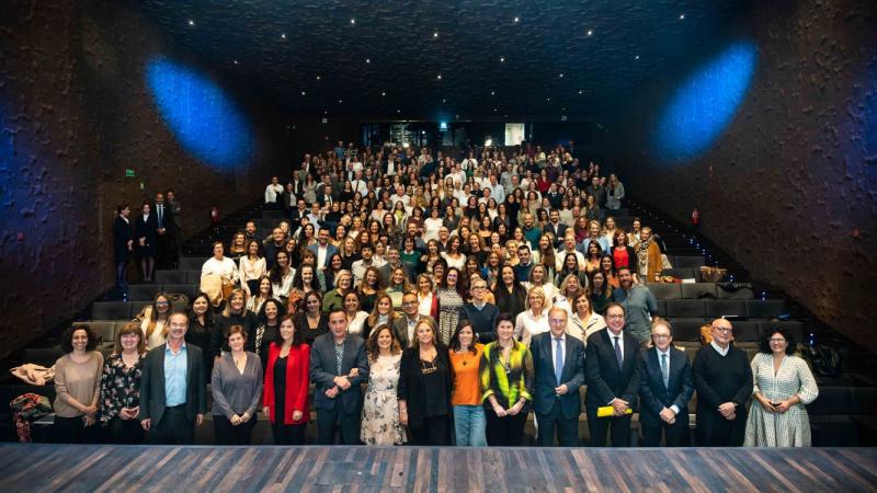 Autoridades y profesionales que participan en el programa Reincorpora durante la jornada celebrada en CaixaForum Madrid