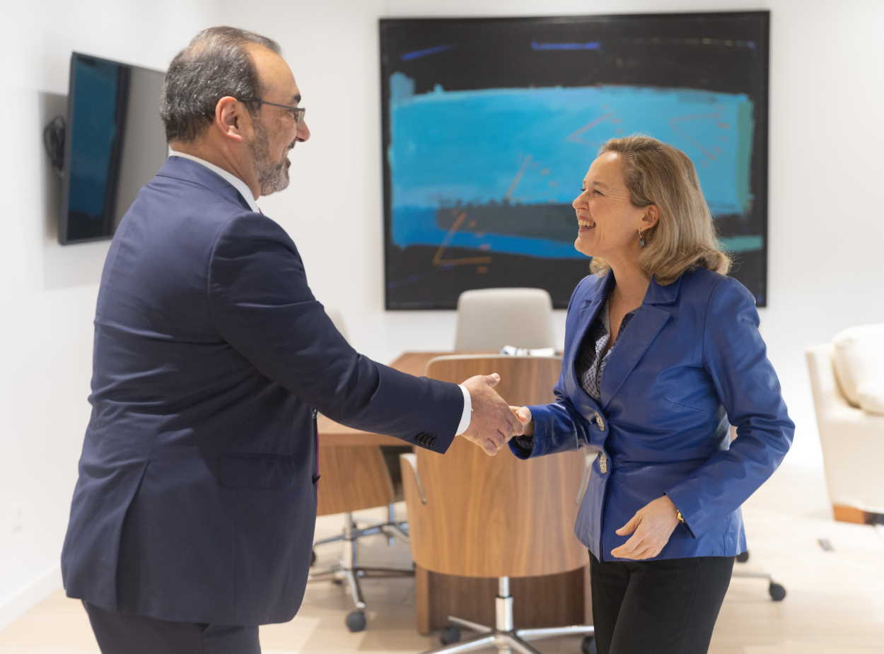 La vicepresidenta primera y ministra de Asuntos Económicos, Nadia Calviño, mantiene una reunión con el presidente ejecutivo del banco de desarrollo de América Latina (CAF), Sergio Díaz Granados. Europa Press