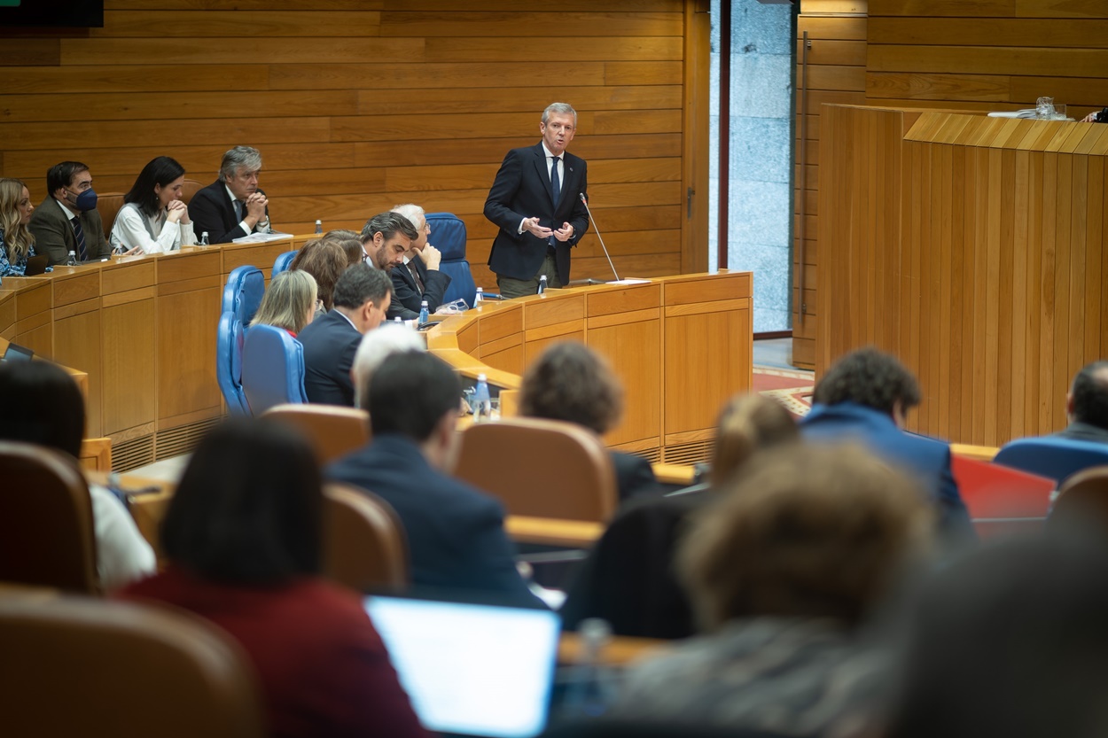 Alfonso Rueda, presidente de la Xunta, hoy en el Parlamento gallego (Foto: Europa Press).