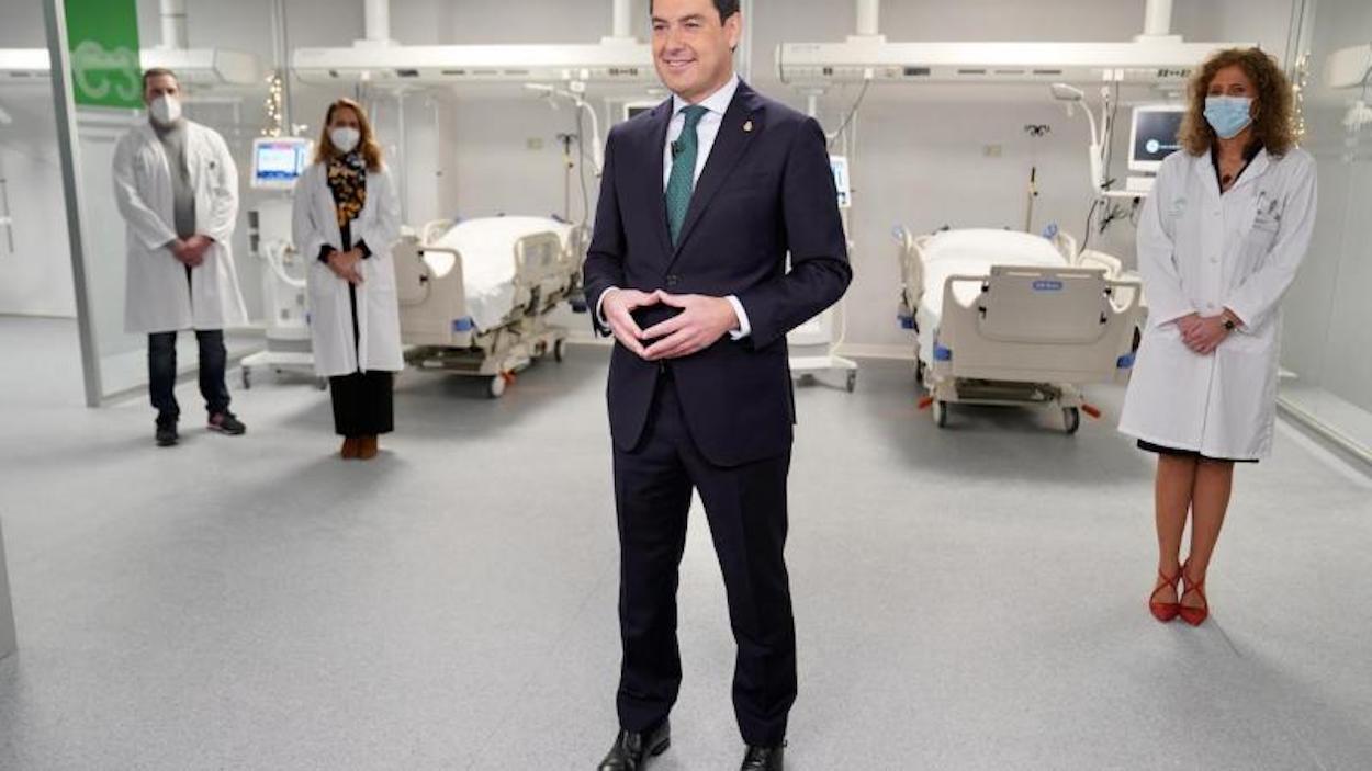 El presidente Juan Manuel Moreno, en su discurso de Fin de Año desde el Hospital Militar de Sevilla. JESÚS MORÓN:EP