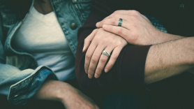 'Happycracia', Tinder y la obsolescencia programada del amor.