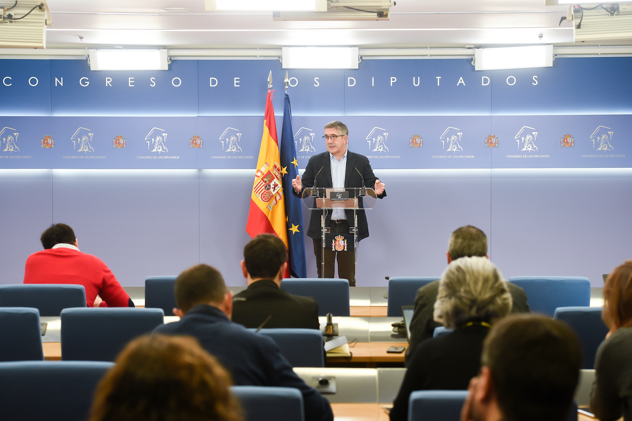 El portavoz del PSOE en el Congreso, Patxi López, interviene en una rueda prensa 