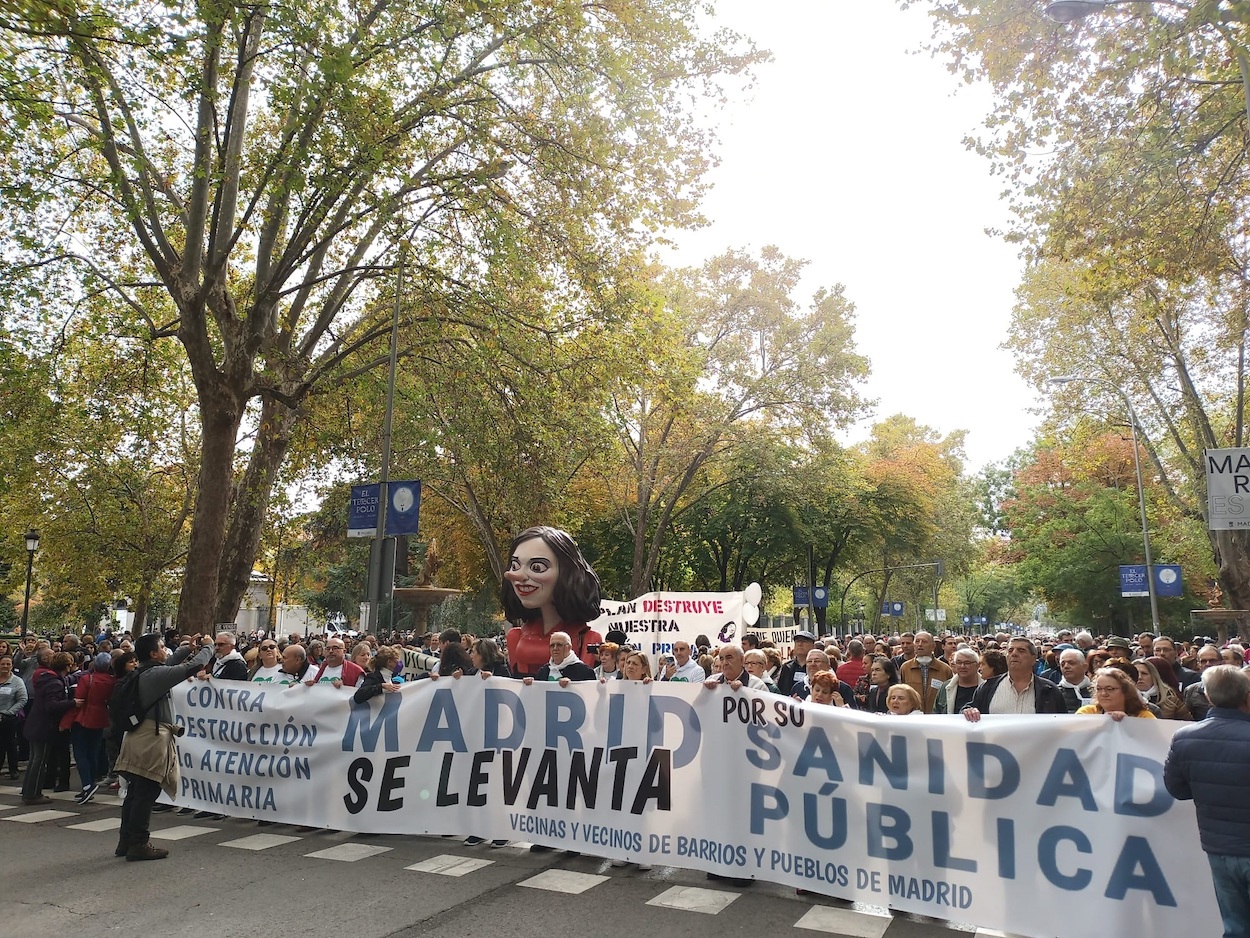 Miles de personas en la manifestación por la sanidad en Madrid. EP