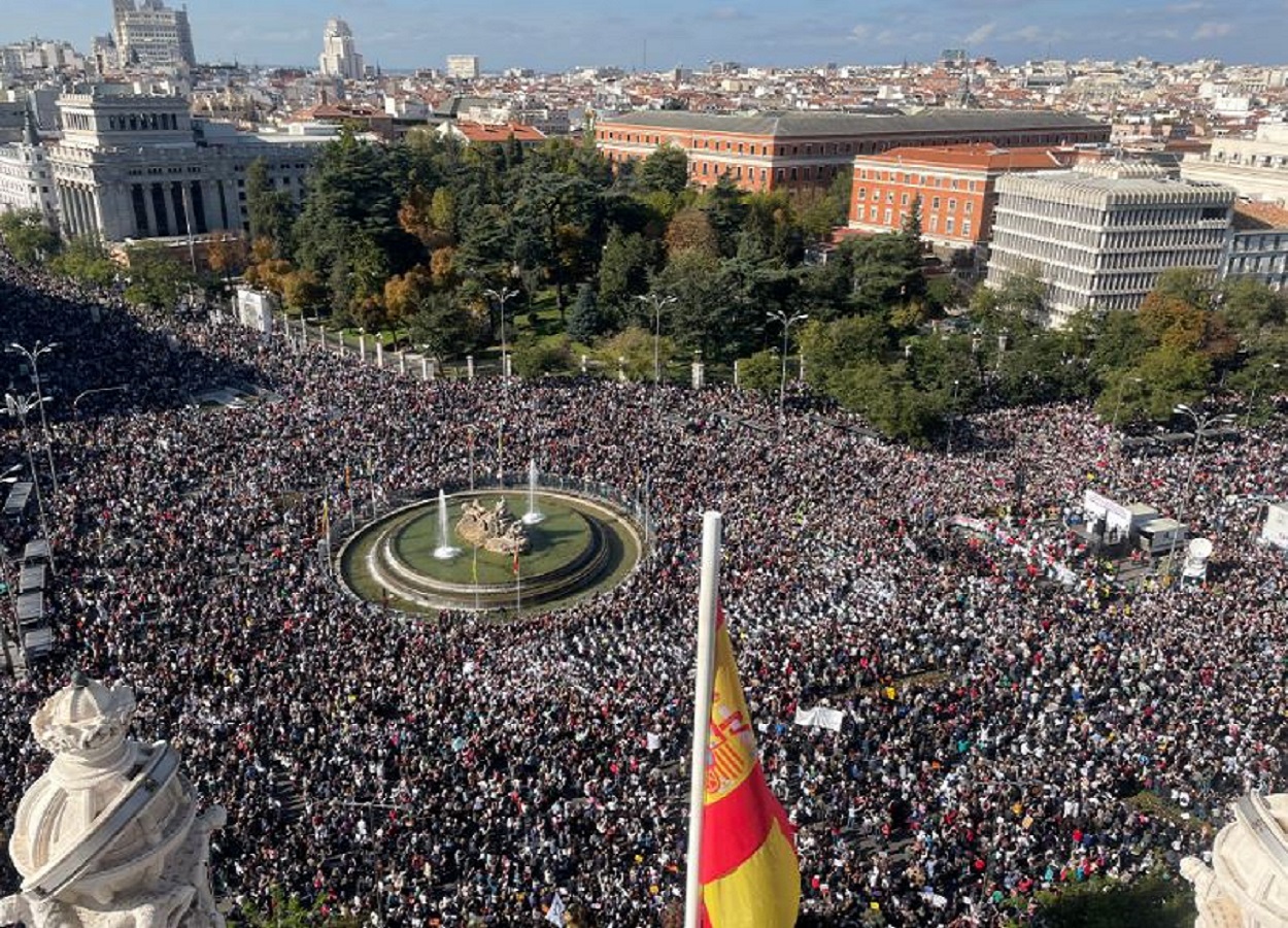 Imagen de la manifestación por la sanidad desde Cibeles. Javier Barbancho (Twitter)