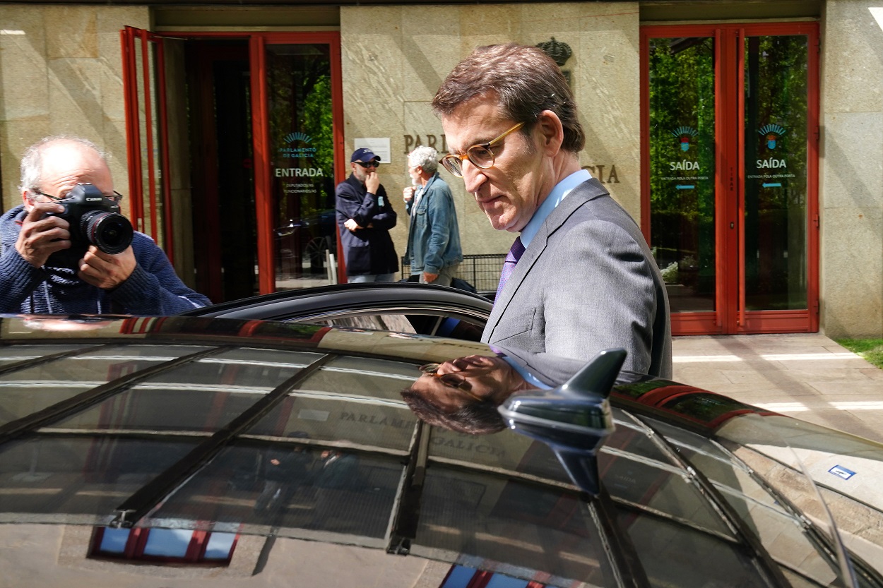 Alberto Núñez Feijóo entrando en un coche en una imagen de archivo. EP.