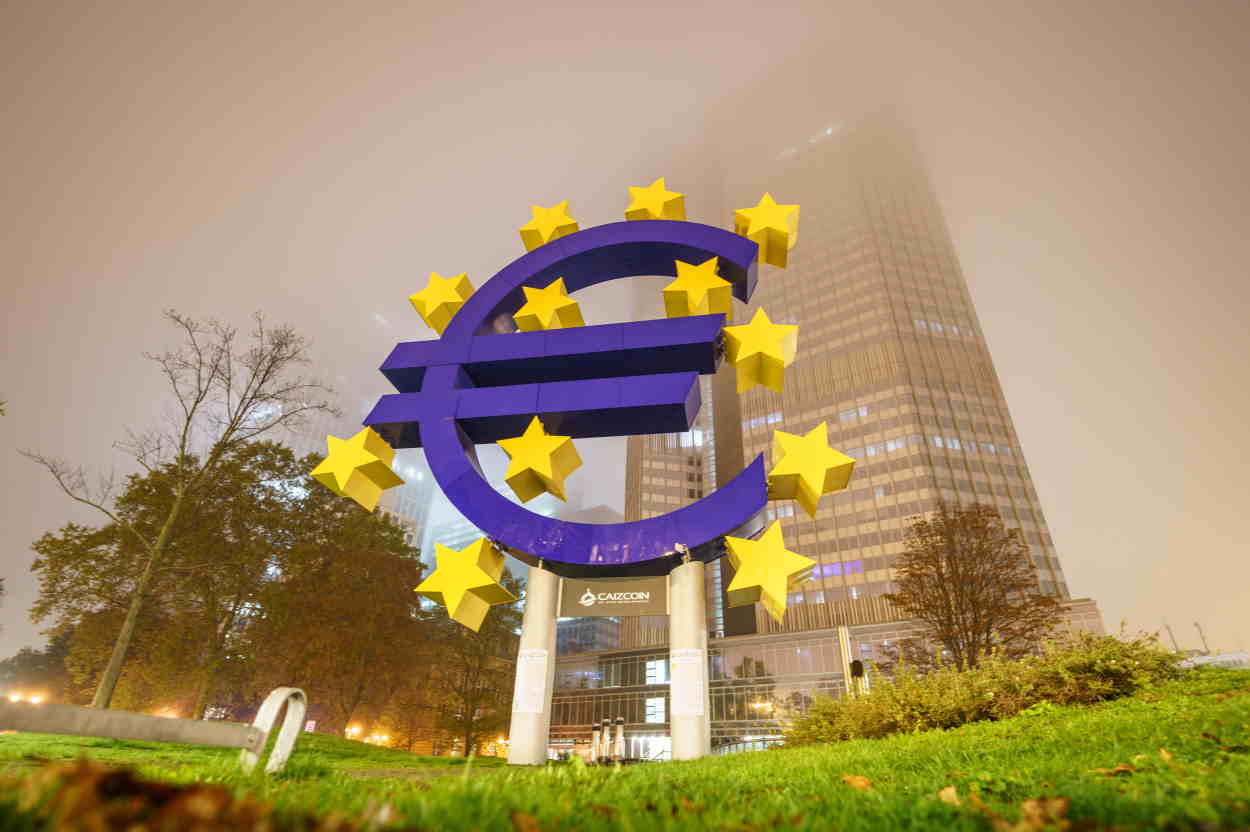 Escultura del Euro frente a la sede del Banco Central Europeo (BCE). EP