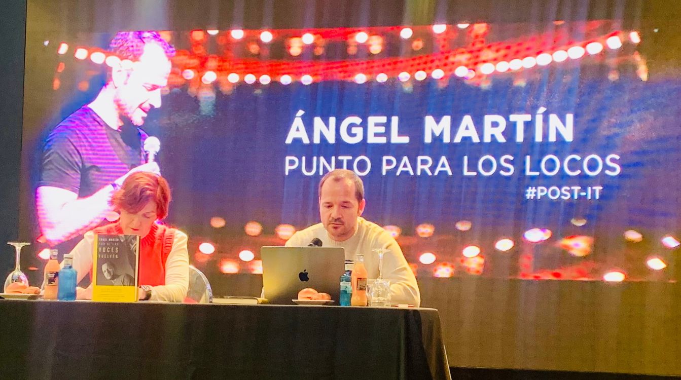 Ángel Martín ha anunciado una nueva vuelta de tuerca al fenómeno 'Por si las voces vuelven', arropado por su editora Ángeles Aguilera