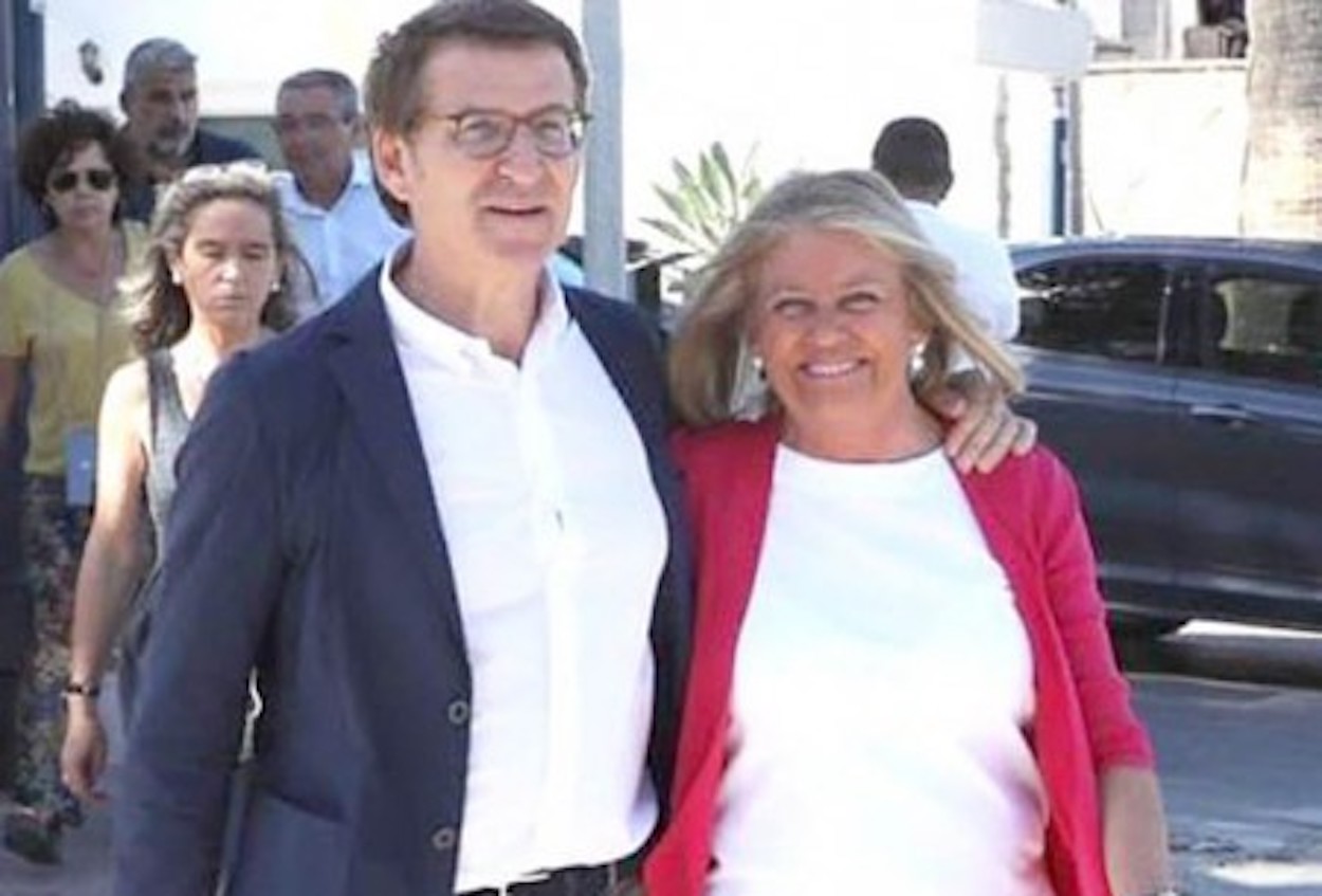 La alcaldesa de Marbella, Ángeles Muñoz, junto a Alberto Núñez Feijóo.