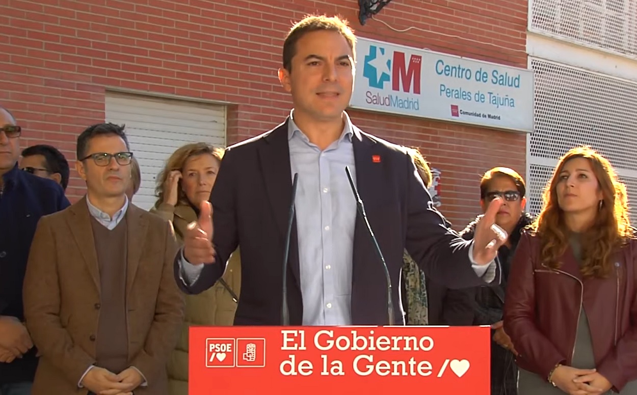 El secretario general de los socialistas madrileños, Juan Lobato, en un acto en Perales de Tajuña. PSOE via YouTube.