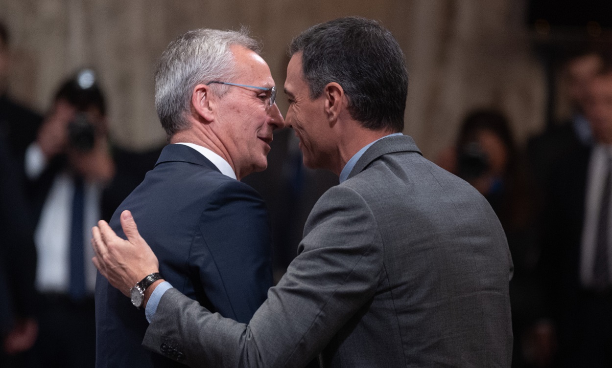 Pedro Sánchez y Jens Stoltenberg, en la parlamentaria de la OTAN celebrada en Madrid. EP