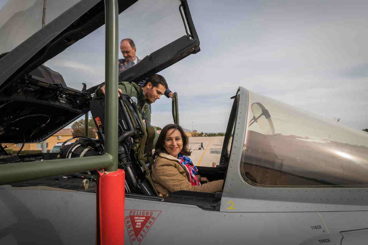 La ministra de Defensa, Margarita Robles, visita la Base Aérea de Los Llanos y la Maestranza Aérea