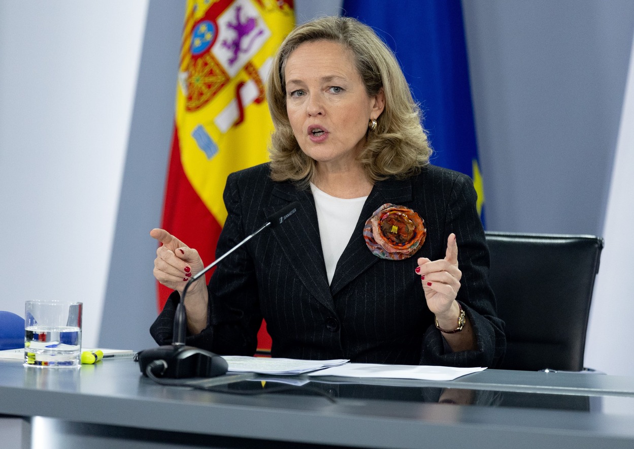 La vicepresidenta primera y ministra de Asuntos Económicos, Nadia Calviño, en una rueda de prensa.