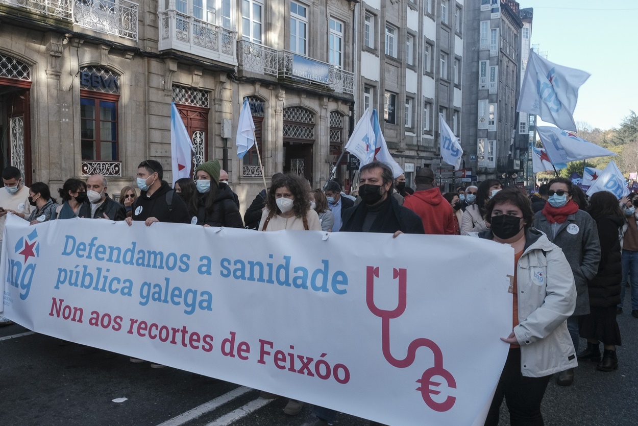 Imagen de la manifestación en defensa de la sanidad pública que en noviembre del año pasado recorrió las calles de Santiago de Compostela (Foto: Europa Press).