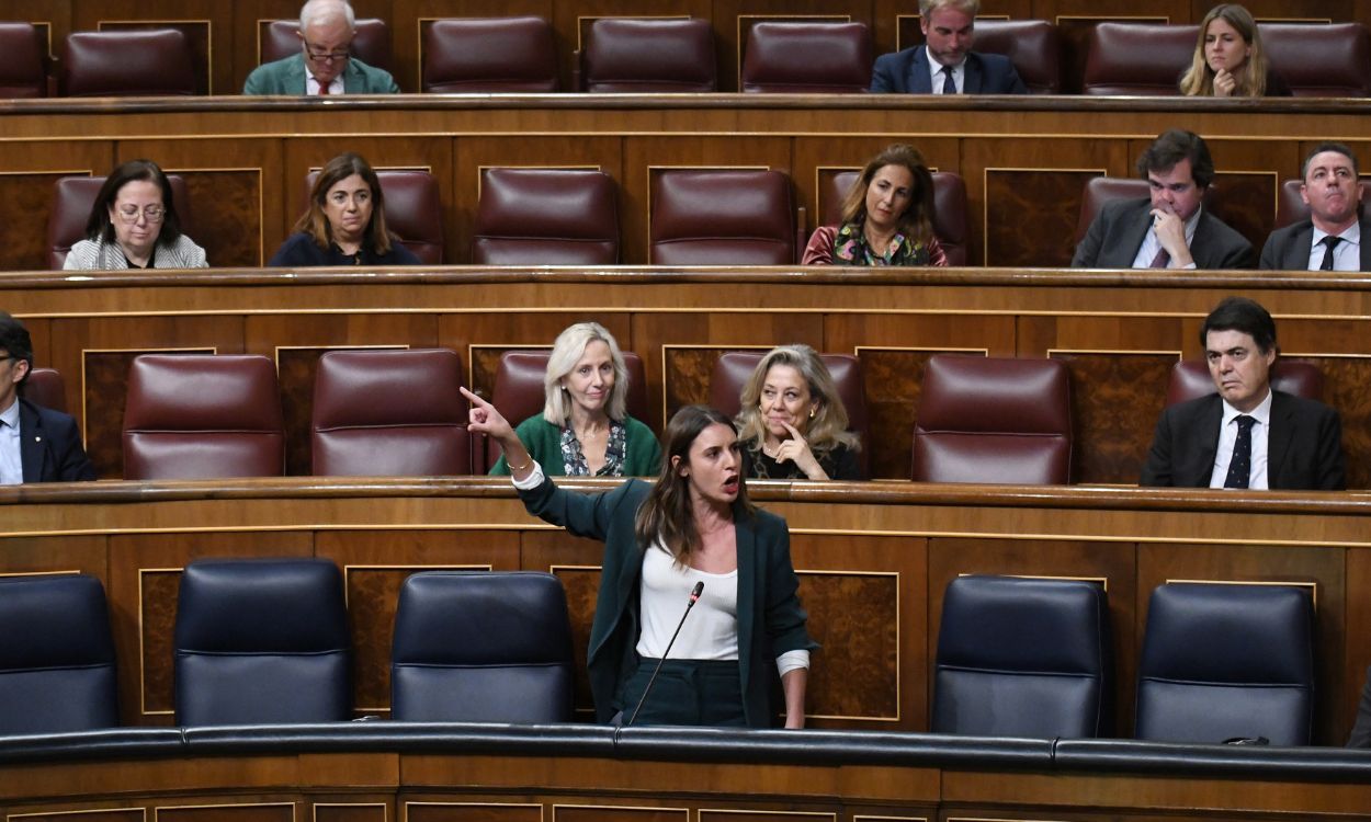 Los Comunes han propuesto la elaboración de un Código Ético que regule la conducta de sus señorías. En la imagen, la ministra de Igualdad, Irene Montero, en el Congreso de los Diputados. EP.