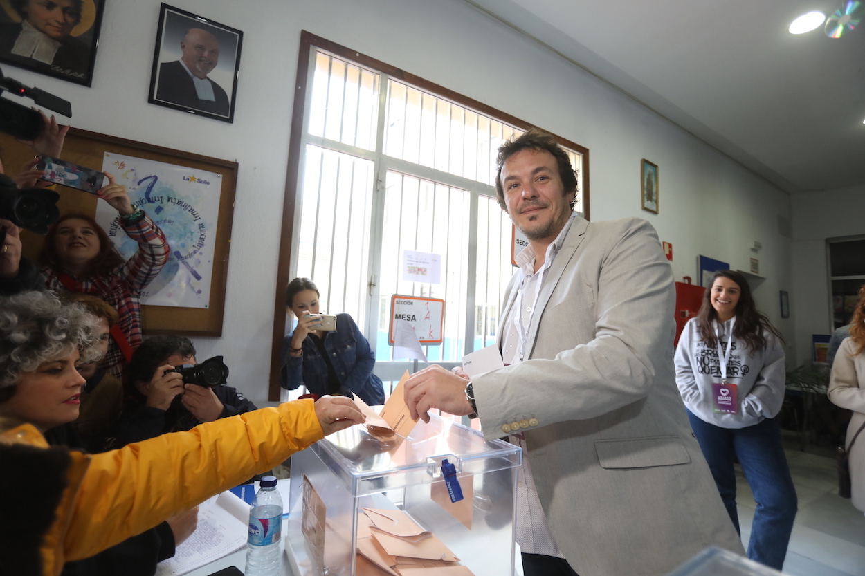 José María González 'Kichi', votando en las legislativas de noviembre de 2019. NACHO FRADE EP
