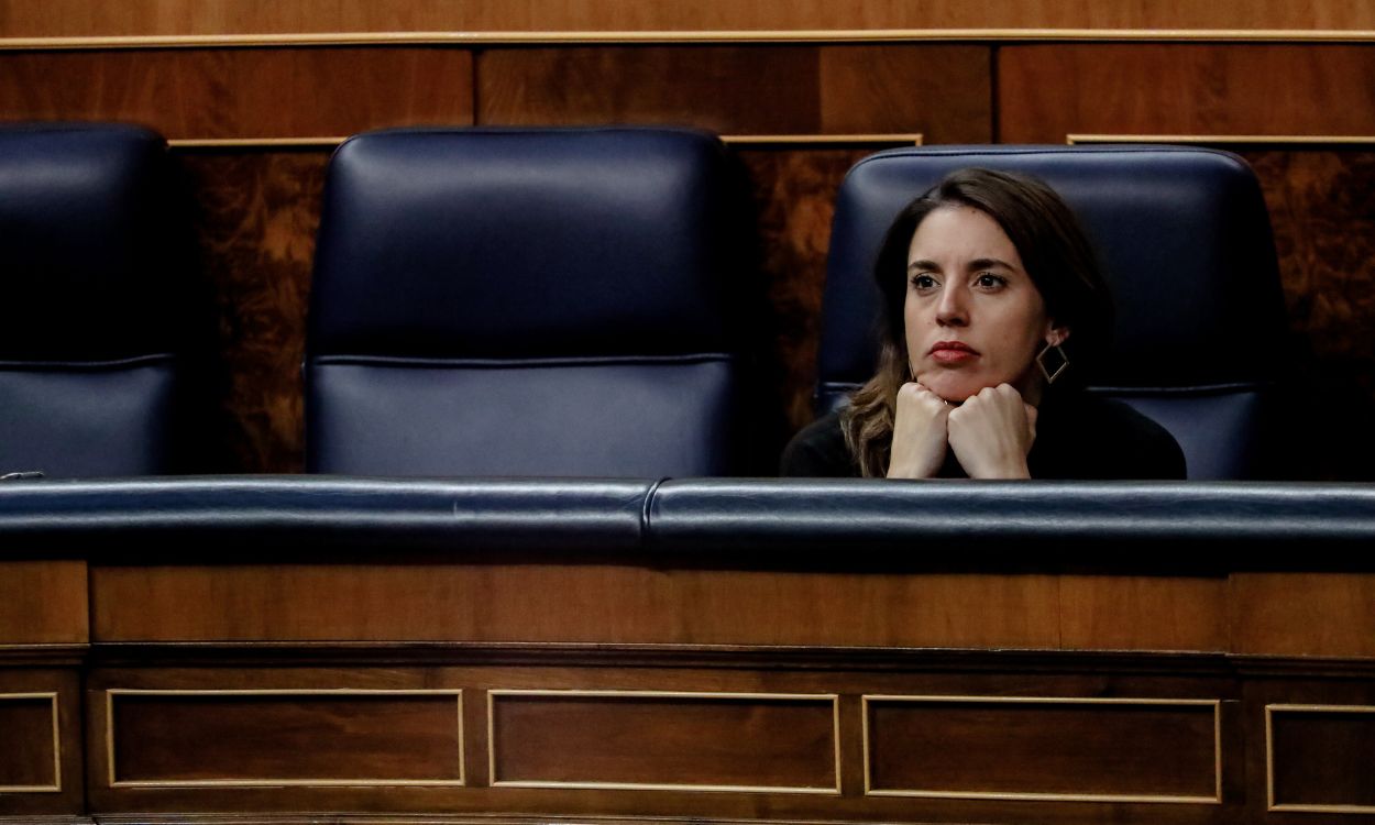 La ministra de Igualdad, Irene Montero, durante una sesión plenaria en el Congreso de los Diputados, a 24 de noviembre de 2022, en Madrid (España).