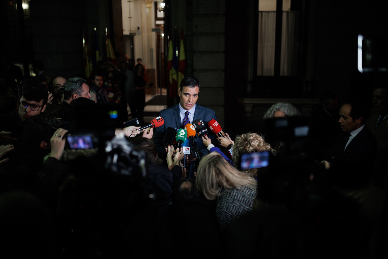El presidente del Gobierno, Pedro Sánchez, atiende a los medios tras la aprobación de los PGE2023 en una sesión plenaria en el Congreso de los Diputados