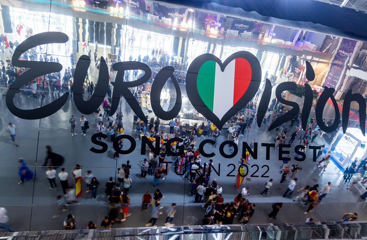 Eurofans antes de entrar a la final de Eurovisión 2022. EP.