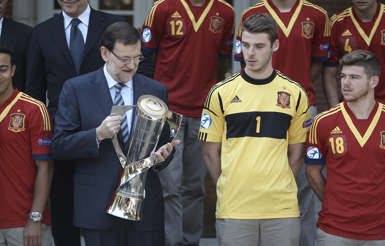 Mariano Rajoy recibe a la antigua selección sub 21 en Moncloa