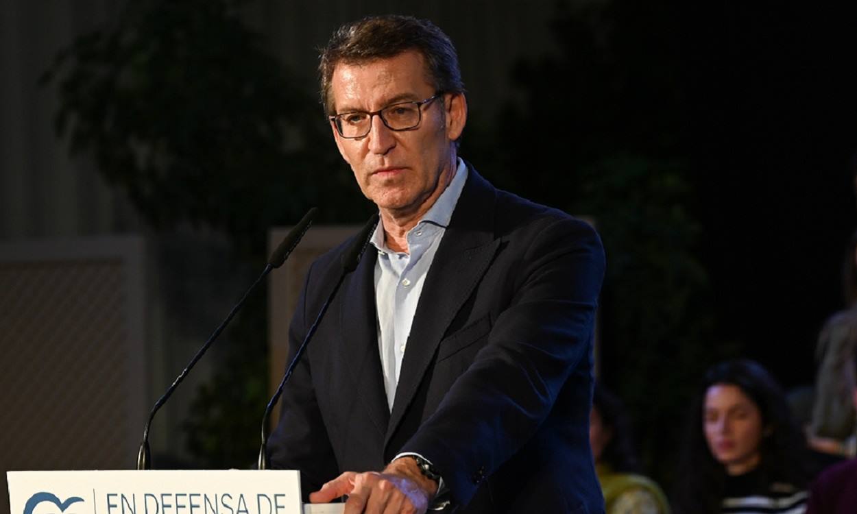 El líder del PP, Alberto Núñez Feijóo, en el acto 'En defensa de un gran país' en Badajoz. EP