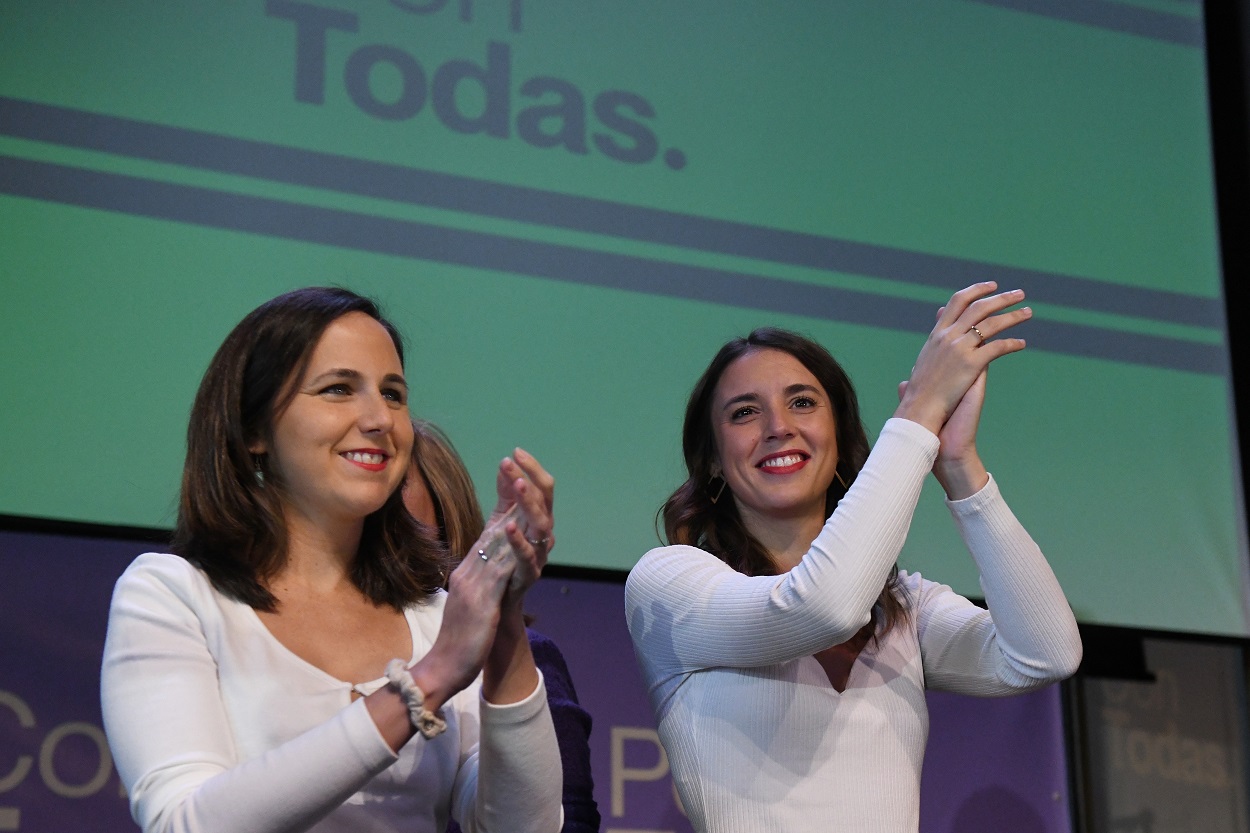 La ministra de Igualdad, Irene Montero, junto a la ministra de Derechos Sociales y Agenda 2030, Ione Belarra, en un acto de Podemos. EP