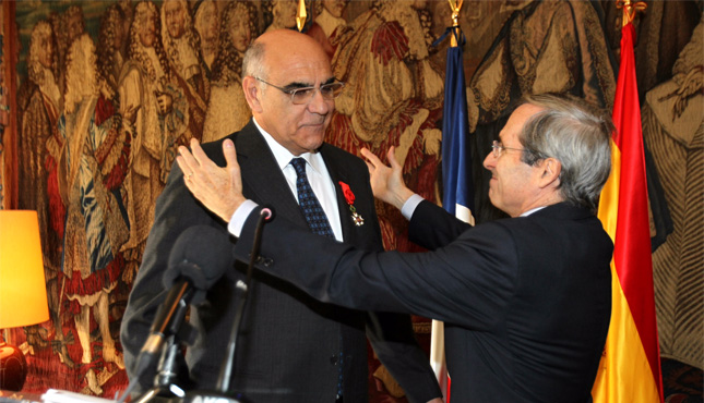 El presidente de Abertis, Salvador Alemany, condecorado Oficial de la Legión de Honor de Francia