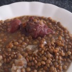 Lentejas con rabo de cerdo y tortilla de bacalao