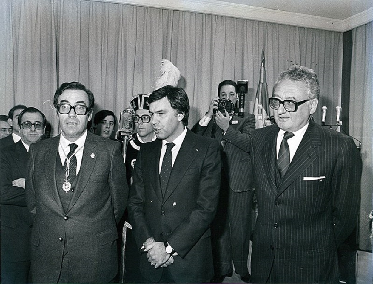 Felipe González (en el centro) en una imagen de archivo. Wikipedia