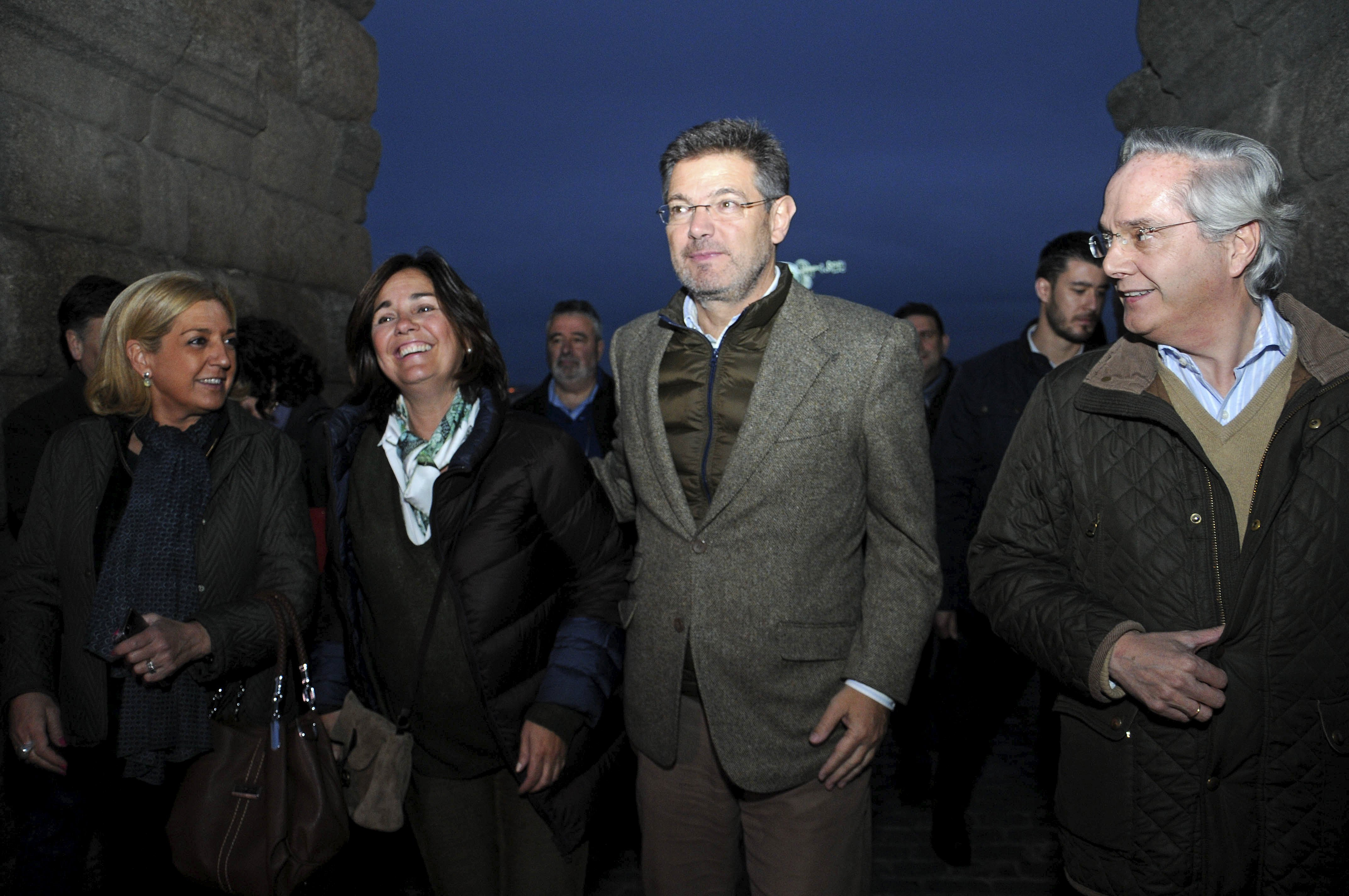 Pedro Gómez de la Serna (d) junto al ministro de Justicia, Rafael Catalá. EFE