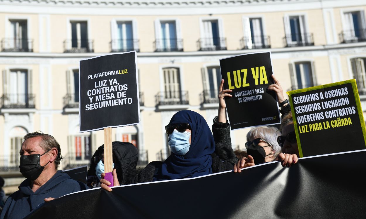 Protesta en la Puerta del Sol para reclamar luz en la Cañada Real. EP.